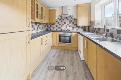 Kitchen /  Dining area