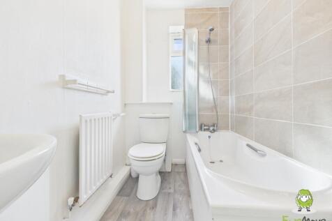 EweMove Basingstoke Balmoral Way Bathroom