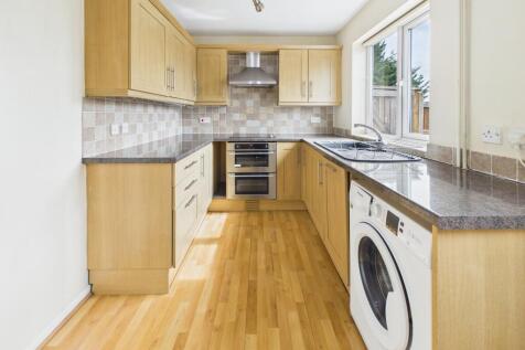 Samantha Court, Oakwood photo 4