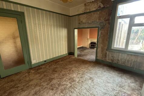 Middle reception room