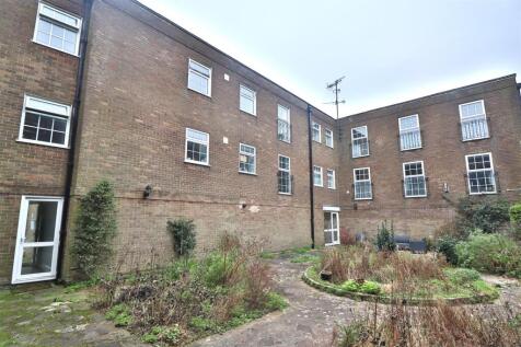Woodview - Courtyard.JPG