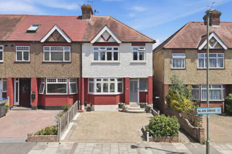 Modern 3 Bed End of Terrace House