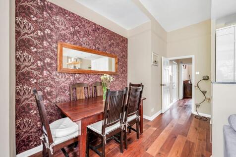 Flat 1, 59 Barrowgate Road-7.jpg