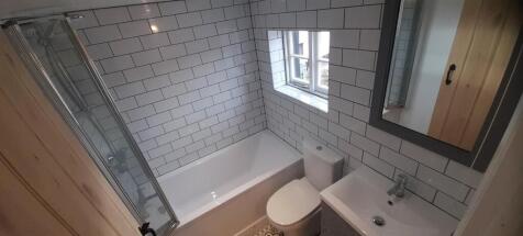 Bathroom 4.jpg