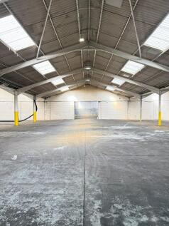 Light Industrial to rent Image 10