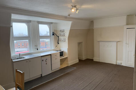 Bedsit to rent North End Road, London NW11