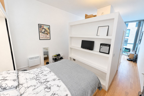 Clippers Quay, Abito, M50 photo 5