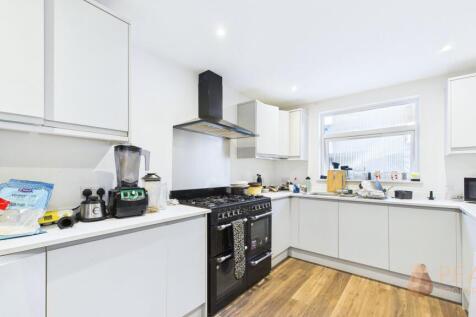 Communal Kitchen/Dining Area