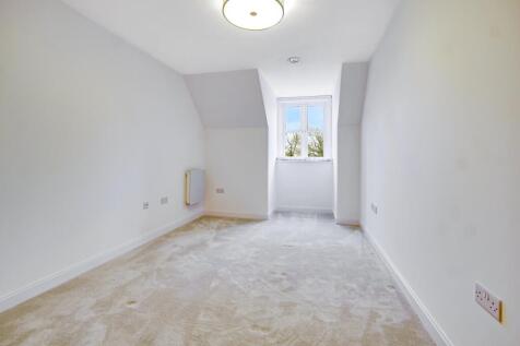 126 Westhall Road, Warlingham, Surrey, CR6 9HF photo 3