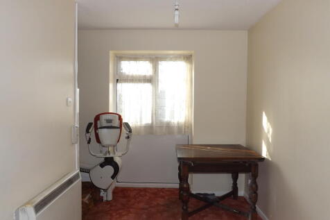 Copenhagen Close, Luton, Beds photo 4