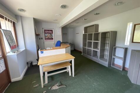 Retail Property (high street) to rent Image 6