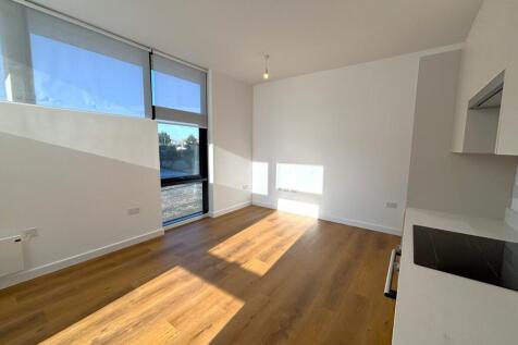 Lakeside Close, Staines-upon-Thames, Surrey, TW18 photo 4