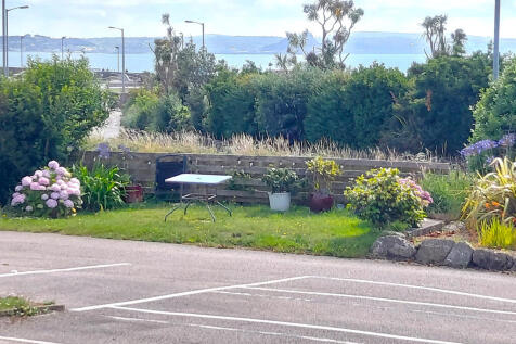 Private parking and a sea view