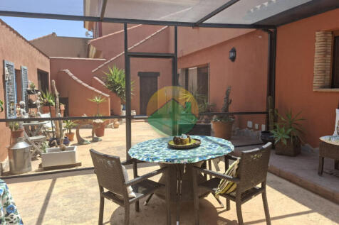 4 Bedroom Property For Sale-PAR18-1