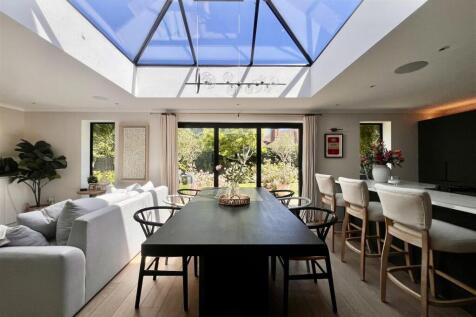 Kitchen Bifold Garden.jpg