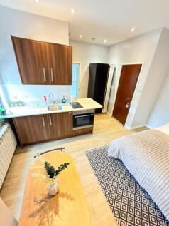 Studio Near Seven Sisters | Water &amp; Wi-Fi Include