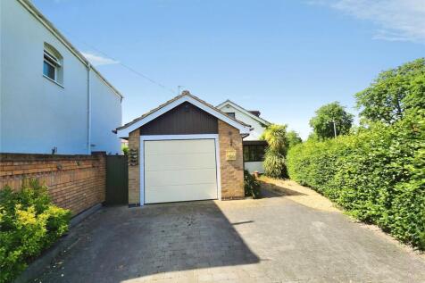 Front Photo/Garage