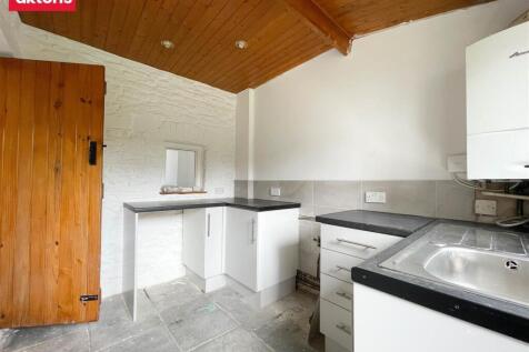 Van Road, Caerphilly photo 5