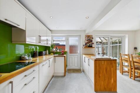 Lrg_CAM05488G0-PR0020-STILL004-thumbnail-h750-70.j