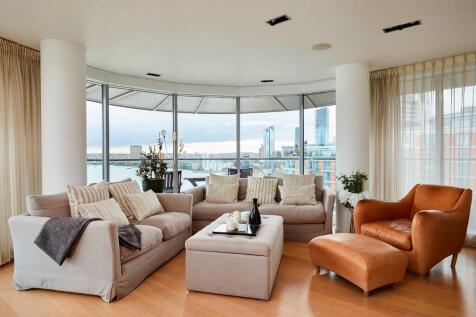 Fairmont Avenue, London, E14 photo 3