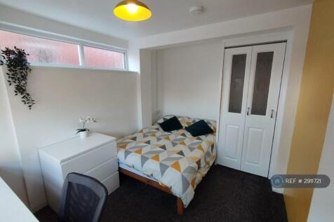 Room 1 - Comes With Private Shower Room