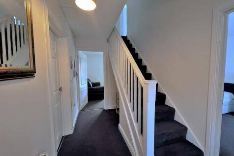 4 Bedrooms at Centurion Crescent, Newcastle-under-Lyme, ST5 photo 4