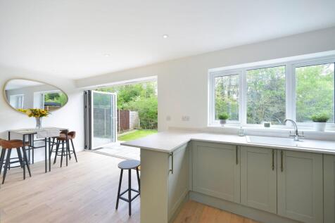 Kitchen Breakfast Bar