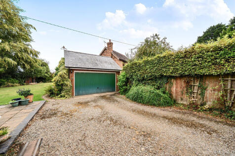 Garage/Driveway