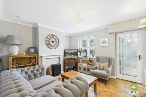 EweMove Estate Agents Basingstoke - Upper Sherbour