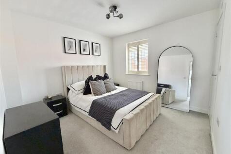 45 Green Cres-12.jpg