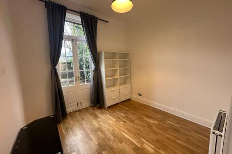 Cleveland House, E17 photo 4