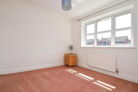 15 Penleigh Gardens - Bed 2.jpg