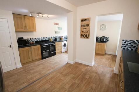 OPEN PLAN KITCHEN
