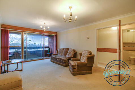 Sitting room towards hallway