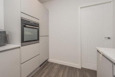 Modern Fitted Kitchen: