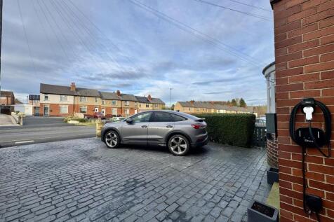 EXTERNAL FRONT AND DRIVEWAY