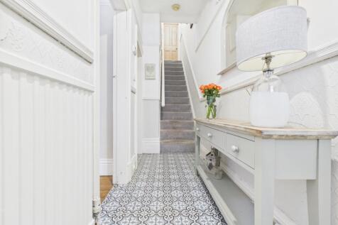 CAM03729G0-PR0241-STILL012