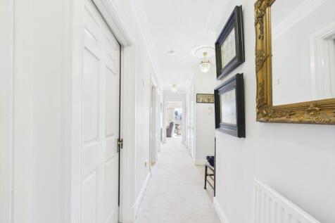 CAM01740G0-PR0385-STILL013