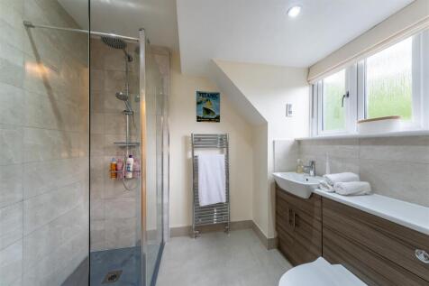 17 Woodham Close-031.jpg