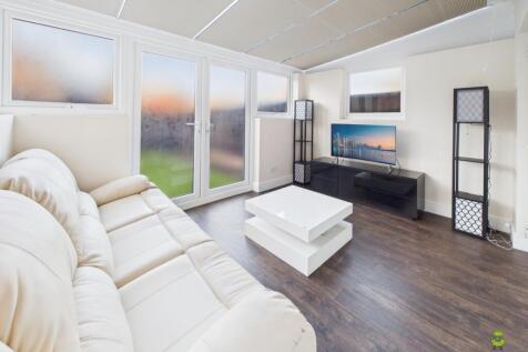 Presented by Clinton at EweMove Bexleyheath and Da