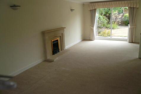 St. Andrews Gardens,Cobham,KT11 photo 4