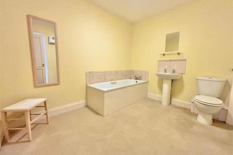 En Suite Bedroom Three.jpg