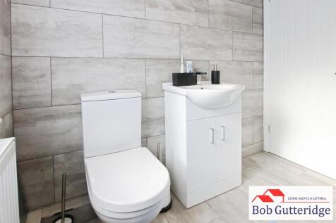 FIRST FLOOR BATHROOM