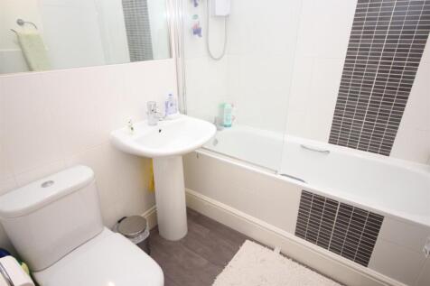 Bathroom (2).JPG