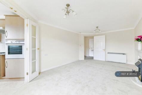 Calverley Court, Epsom, KT19 photo 3