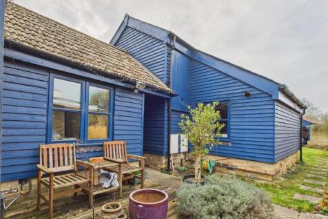 CAM02519G0-PR0233-STILL020