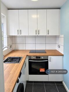 Windsor Court, London, N11 photo 3