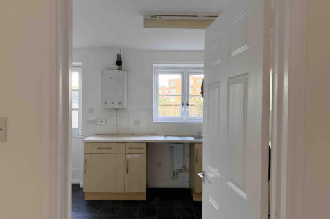 Pines Court, two bedroom terraced home photo 5