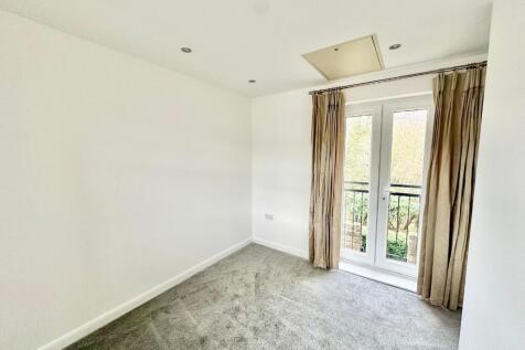 Riverside Walk, Leeds, West Yorkshire, LS21 photo 4