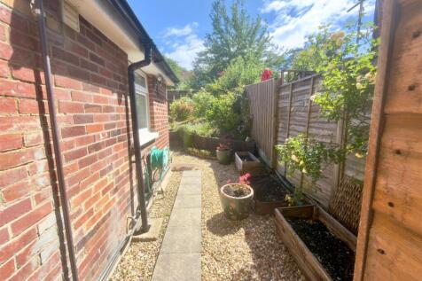 Side to Garden.jpg